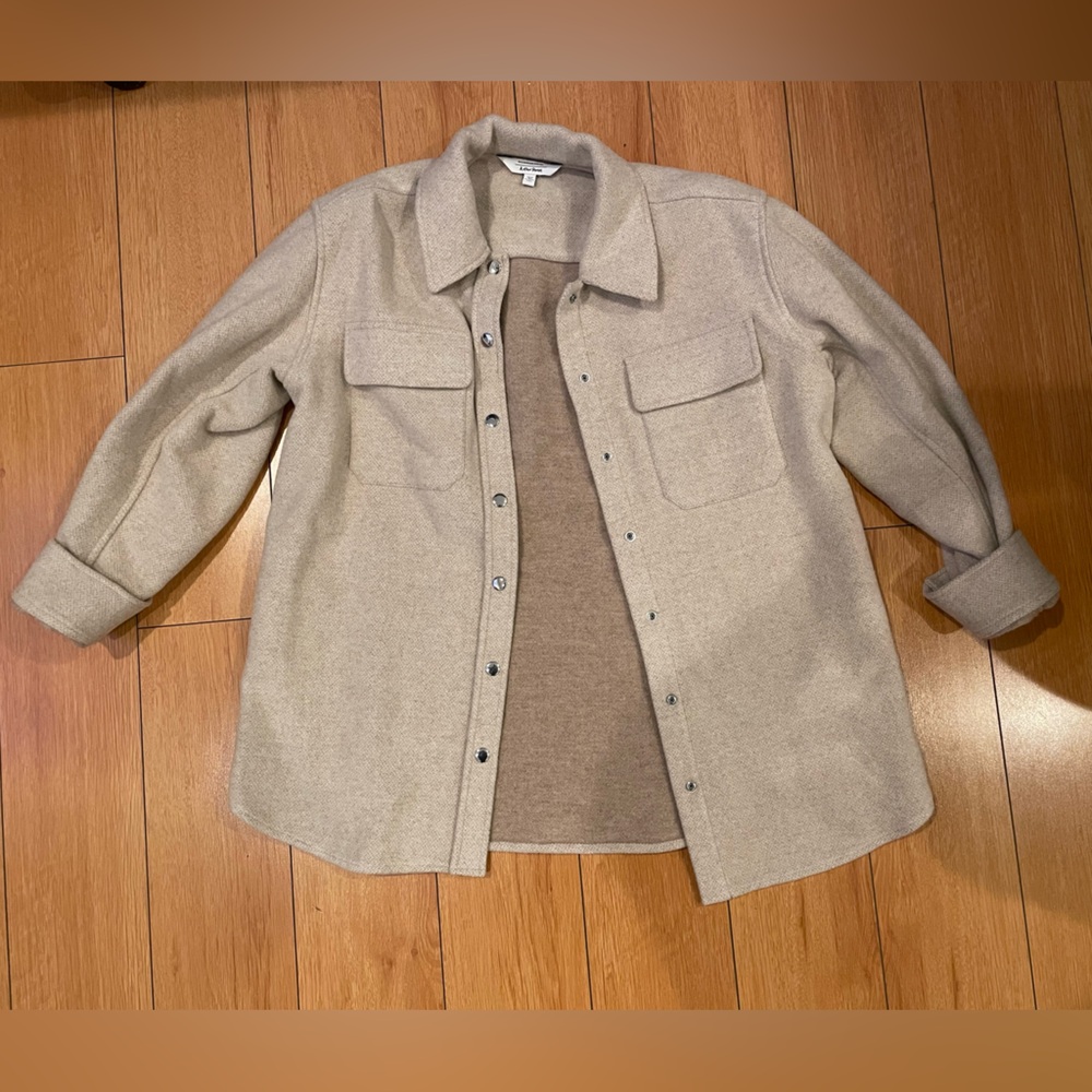 & other Stories button down jacket light beige
Size 0